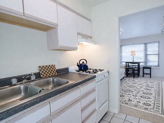 5th image of 504 E Cottage Grove Ave #3