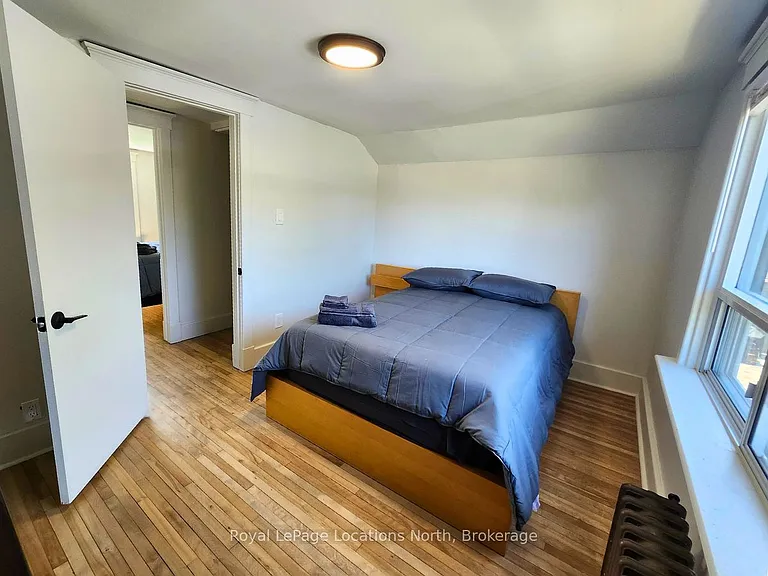 176 Richmond St S — Photo 13
