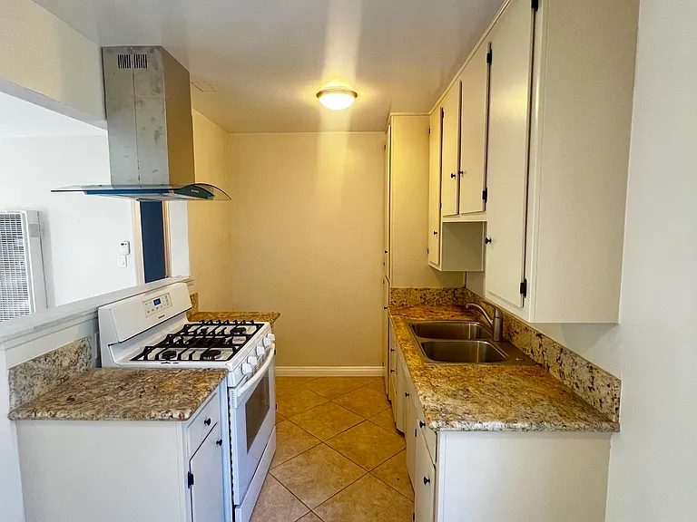1035 S Alma St #2 — Photo 4