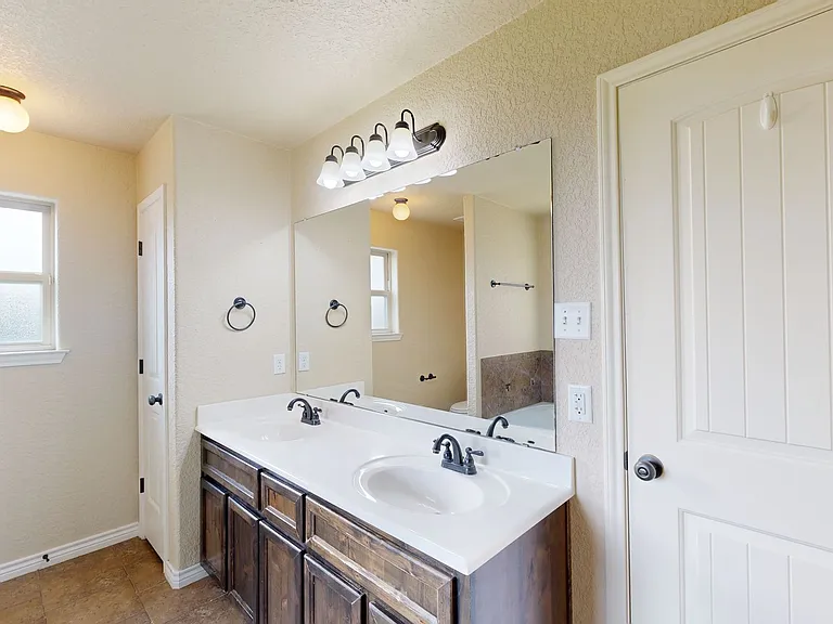 504 W Orion Dr — Photo 32