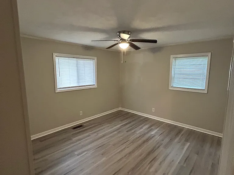 1320 Parker Ave SW — Photo 2