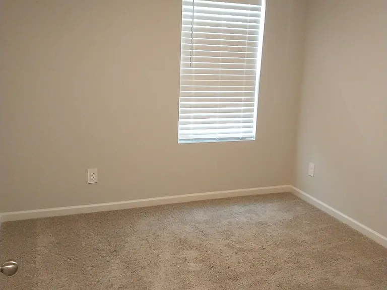 1409 Prescott Ln — Photo 7