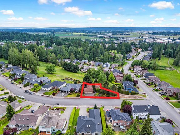 4th image of 18122 Cambridge Dr
