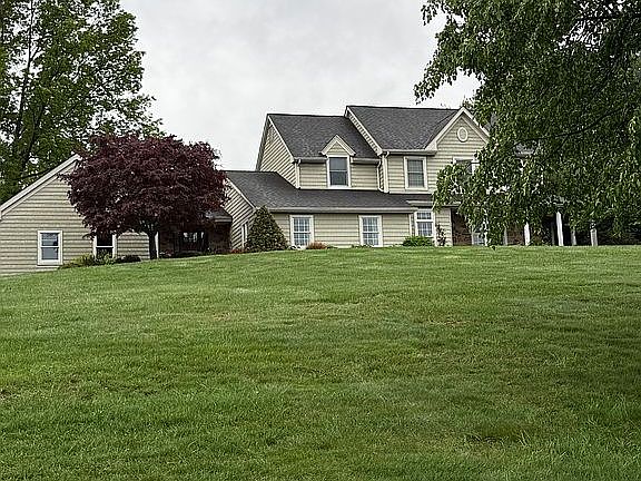 2nd image of 11 Stacey Dr