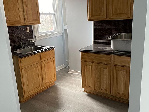 2nd image of 318-320 S Clinton St