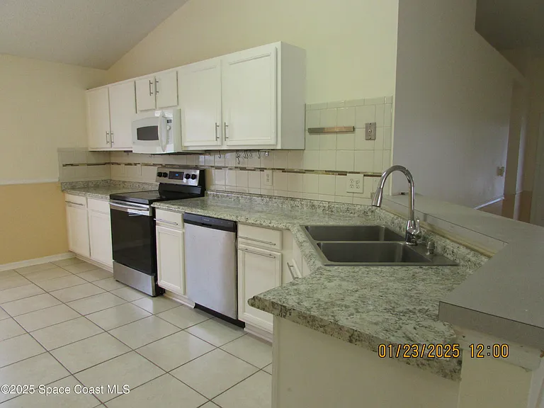 1065 Sedgewood Cir — Photo 9