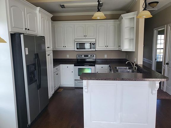 4th image of 310 Stillwater Creek Dr