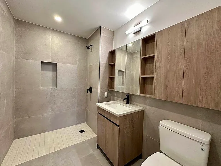 321 Franklin Ave #4A — Photo 10