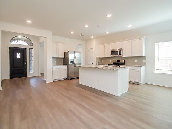 4th image of 712 Autumn Lake Ln
