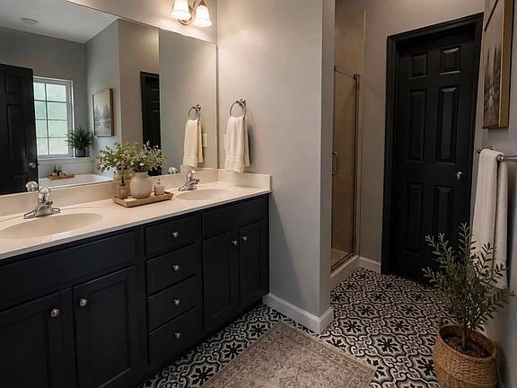 5th image of 221 Woodbridge Trl