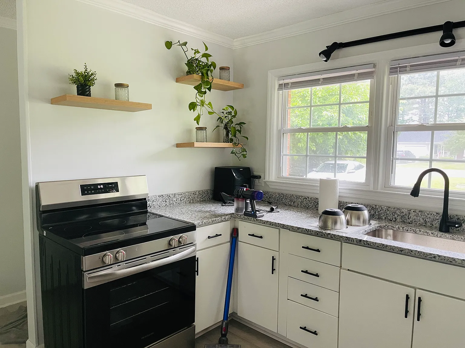 3 bed, $3,200 — Photo 3