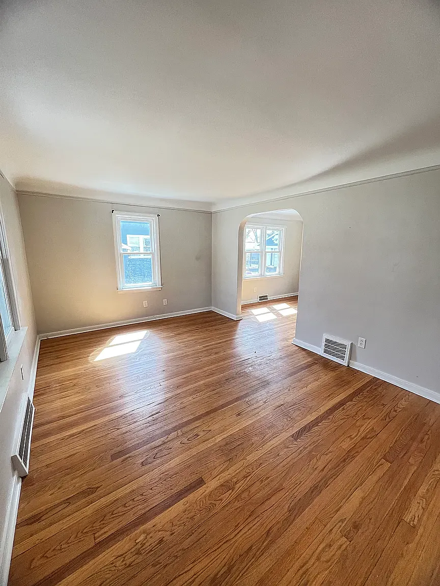 2 bed, 925 sqft, $1,400 — Photo 2