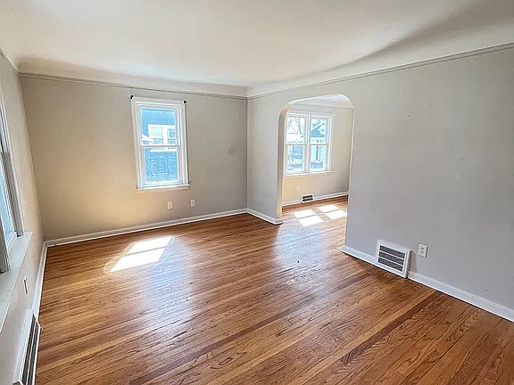2nd image of 424 4th St #1