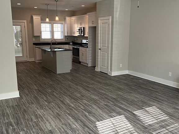 4th image of 68 Cuddington Ln