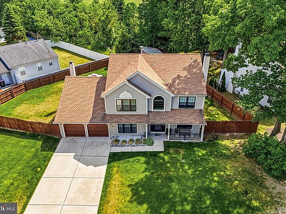 4th image of 34 Aberdeen Dr