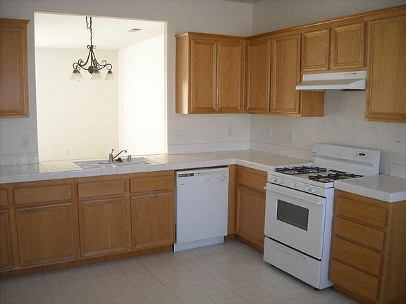 3rd image of 1038 Sagecrest Dr