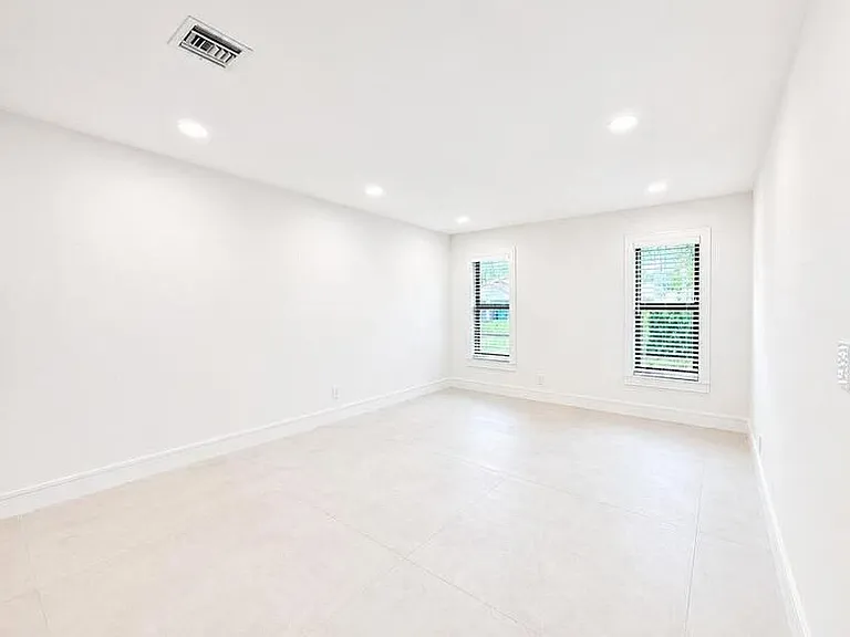 4823 NW 91st Way — Photo 8