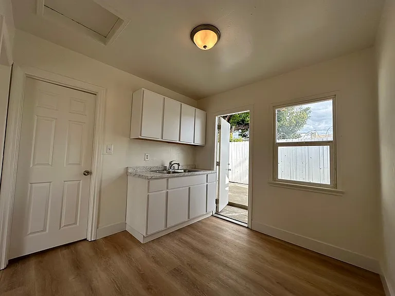 5112 W Mission Blvd #1 — Photo 7