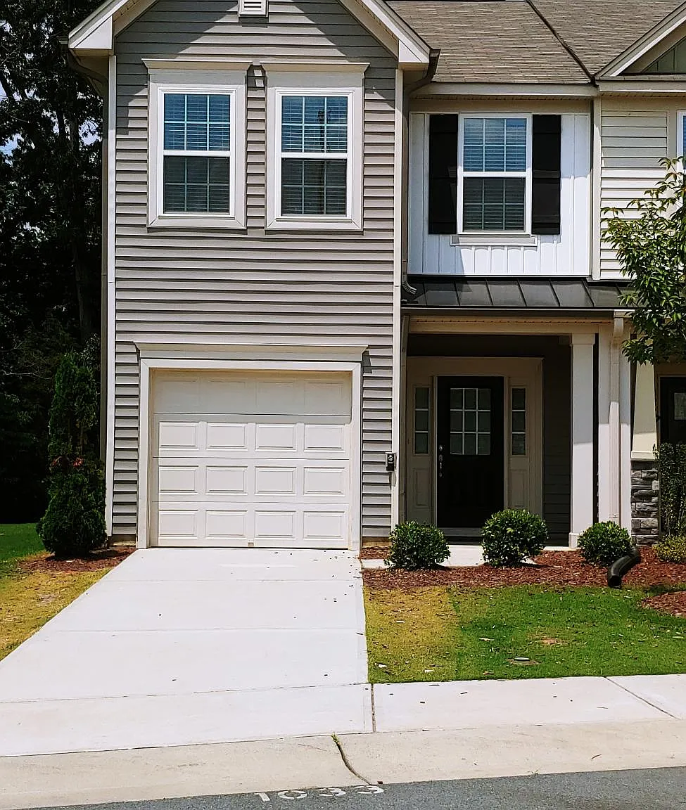 3 bed, 2.5 bath, 1645 sqft, $1,850 — Photo 1