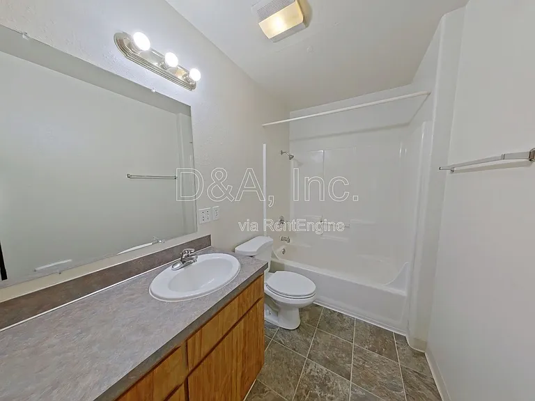 415 SE Mayberry Ave — Photo 13