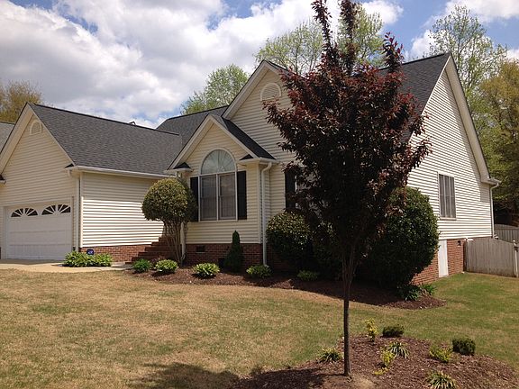 2nd image of 106 River Park Ln