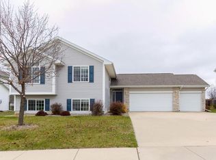 800 W Williams Dr, Marion, IA 52302