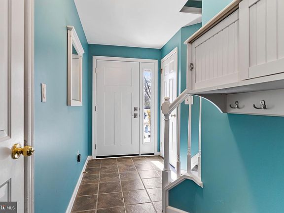 3rd image of 1606 Georgetown Rd