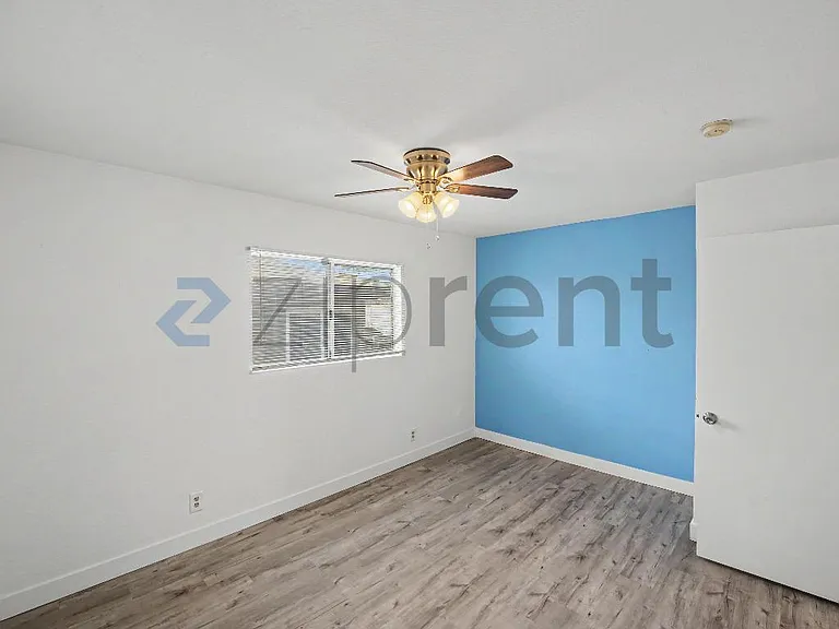 927 Freeman Ave — Photo 12