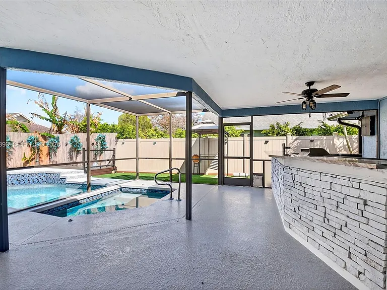 13808 Geranium Pl — Photo 37