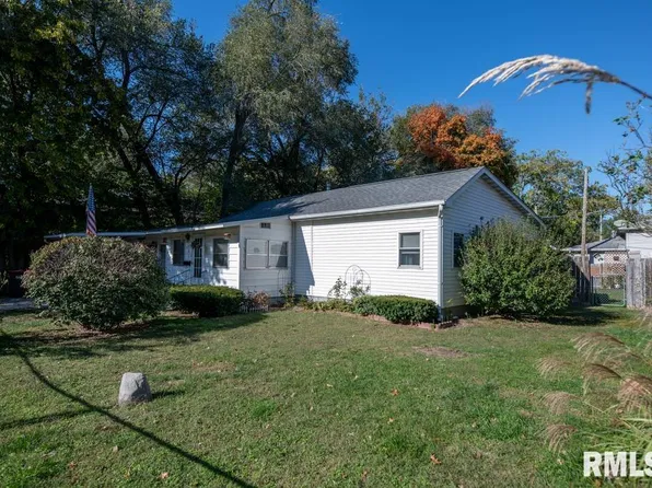 101 Harriet St, Pekin, IL 61554