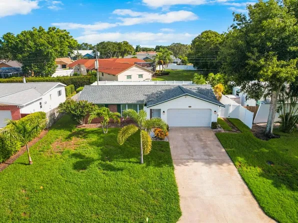 14161 Hetrick Cir N, Largo, FL 33774