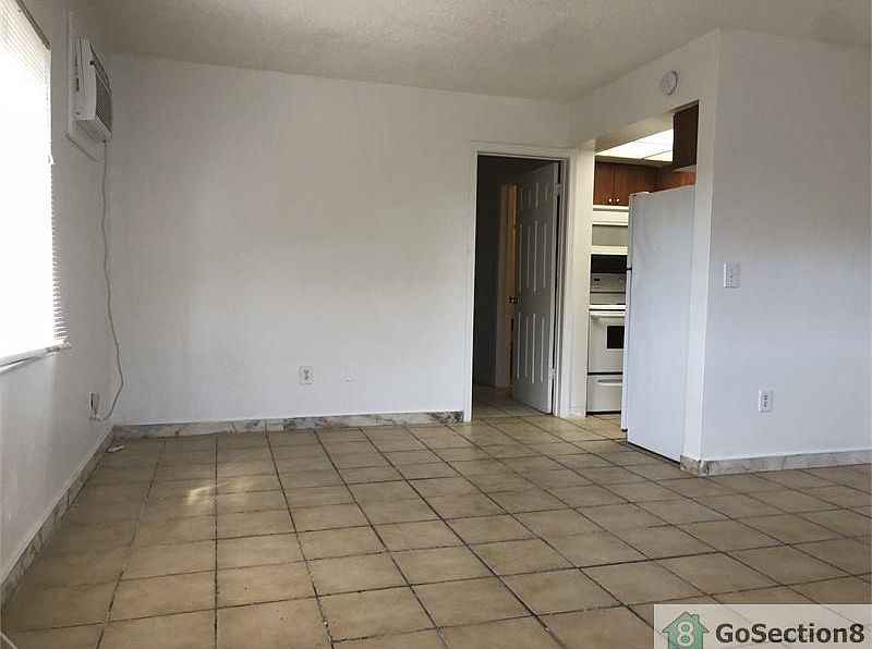 2nd image of 716 NE 1st St APT 4