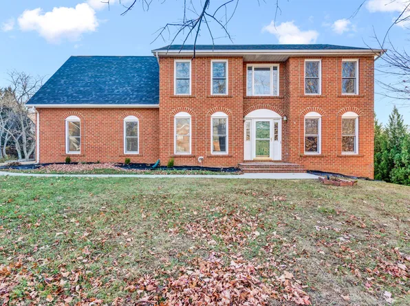 275 Applewood Dr, Roanoke, VA 24019