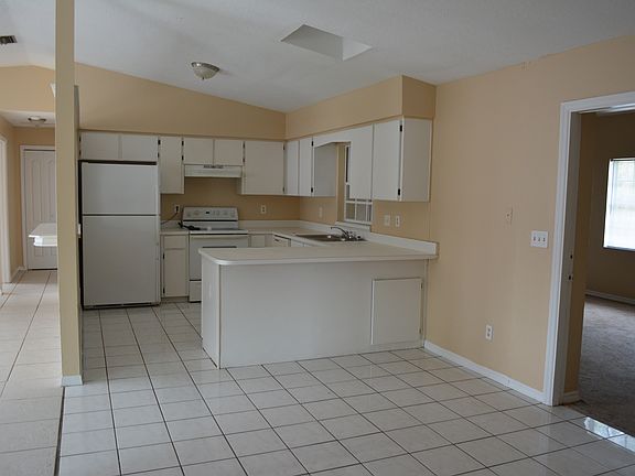 3rd image of 660 Deltona Blvd