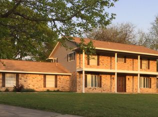 8 Scotsmeadow St, Gainesville, TX 76240