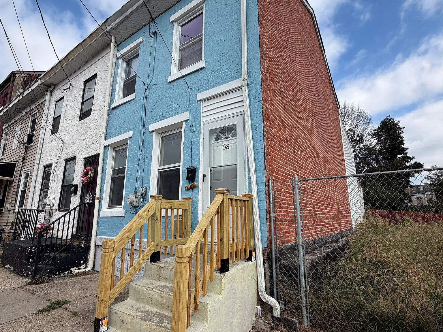 4 bed, 1269 sqft, $2,400 — Photo 2