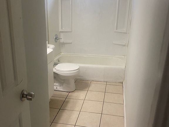 4th image of 1110 Jackson St