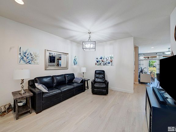 4th image of 1009 Peach Blossom Way