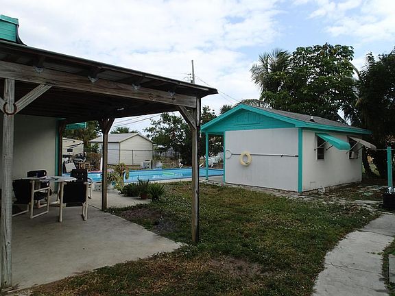3rd image of 19167 SE Hillcrest Dr