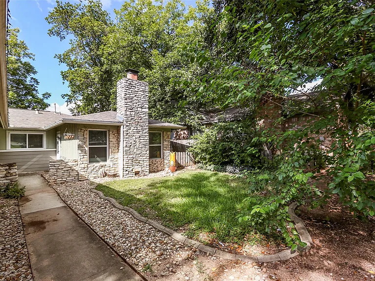 2402 Berkeley Ave #A — Photo 1