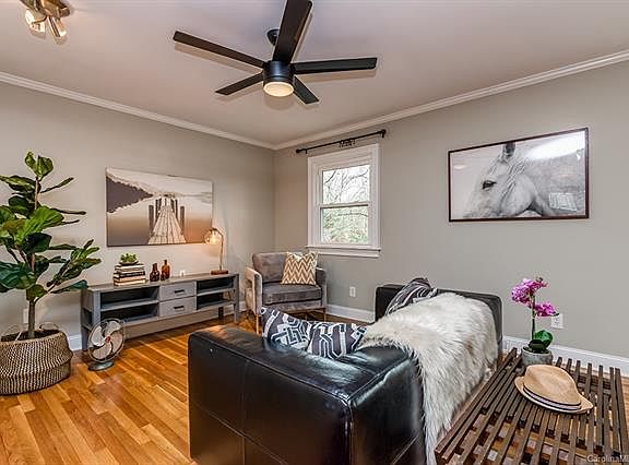 4th image of 1210 Crown Ct