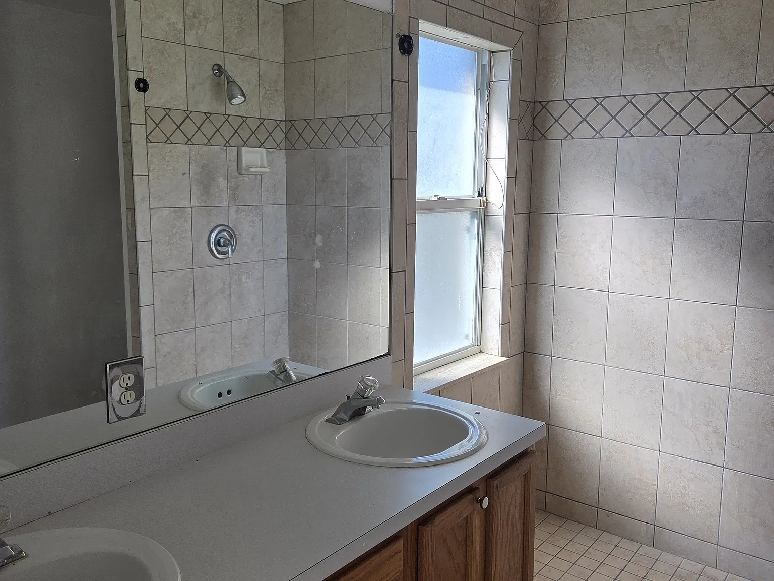 3 bed, 1409 sqft, $1,950 — Photo 2