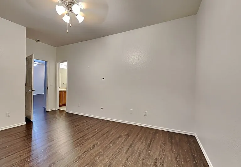 7008 Eagles Lndg — Photo 11