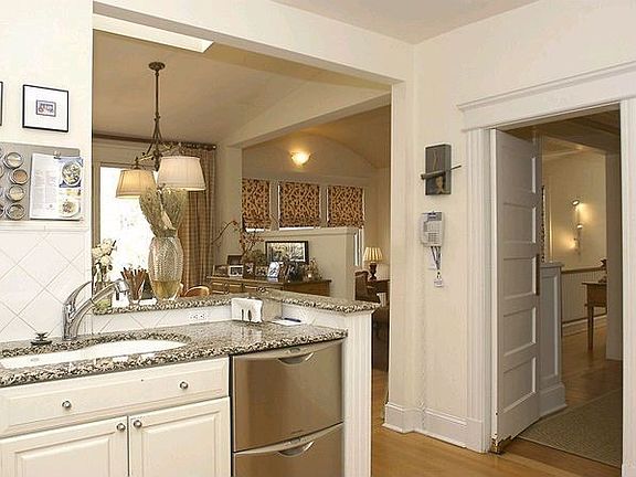 Kitchen w/View Towards Table & Family Rm