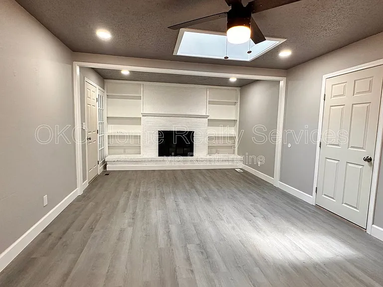 1617 N Christine Dr — Photo 9
