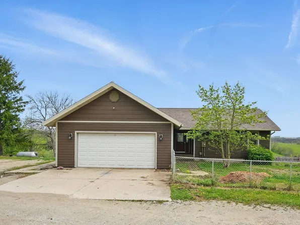 2900 Wagon Rd, Stuart, IA 50250