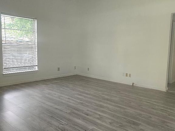 2nd image of 443 N Dallas Ave