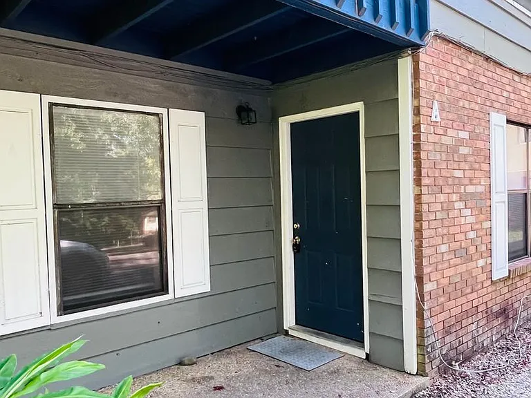 581 Holyoke Ct — Photo 2
