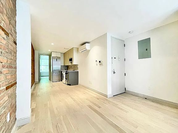 2nd image of 446 W 19th St #3D