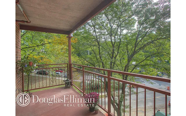 Sold by Douglas Elliman | media 27